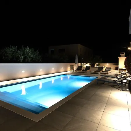 Garden Hill Apartamento Sveti Filip i Jakov