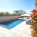 Garden Hill Apartment